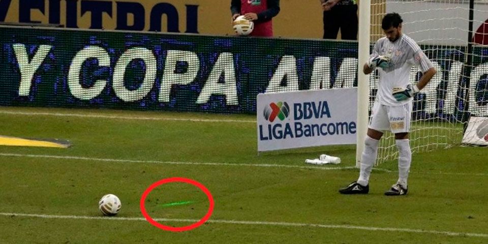 Multan al América por láser de la final