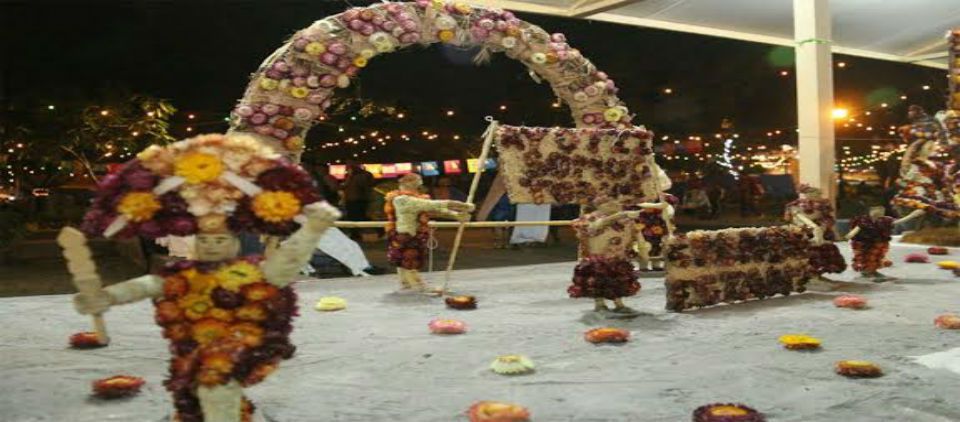 Exhiben obra en solidaridad con Ayotzinapa en la Noche de Rábanos en Oaxaca