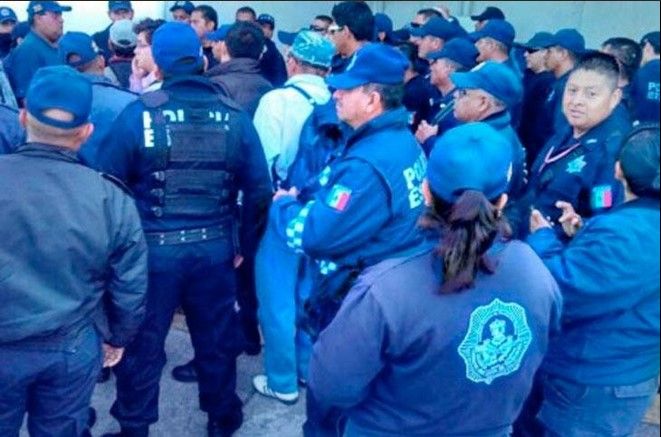 Inician paro permanente policías de Tlacolula en Oaxaca
