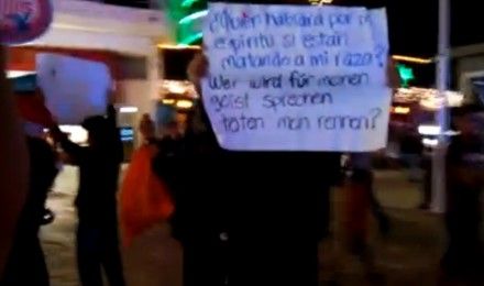 Detienen a activistas que se iban a manifestar por Ayotzinapa Detienen a activistas que se iban a manifestar por Ayotzinapa