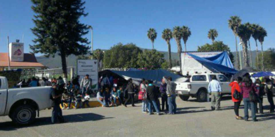 Sección 22 toma planta de Pemex en Oaxaca