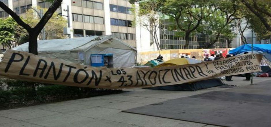 Pedirán justicia por Ayotzinapa con huelga de hambre Pedirán justicia por Ayotzinapa con huelga de hambre