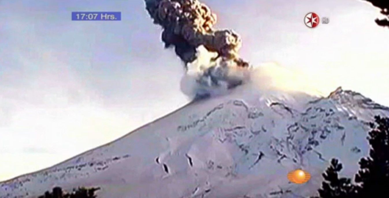 Popocatépetl lanza fumarola