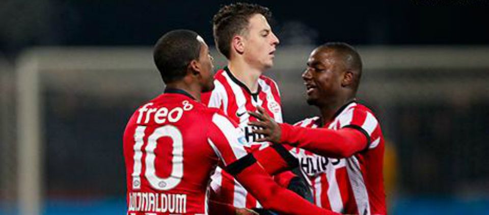 Sin Guardado, PSV gana en Holanda