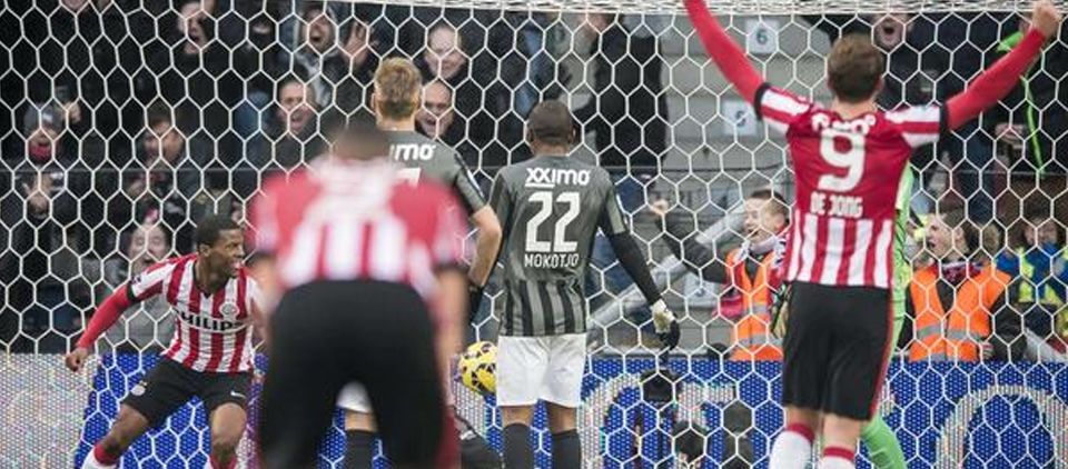 PSV derrotó a Twente en duelo de mexicanos PSV derrotó a Twente en duelo de mexicanos
