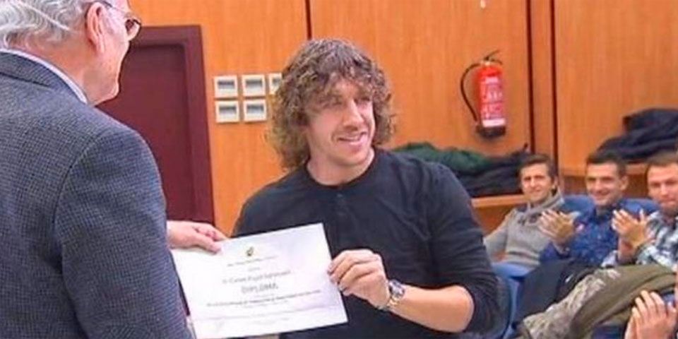 Puyol recibe título de Director Deportivo