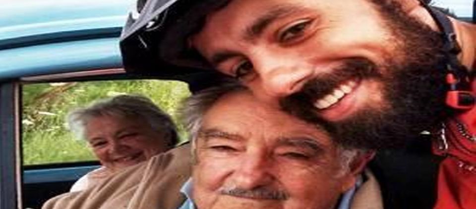 Brasileño rueda casi 3 mil kilómetros y se toma selfie con Mujica