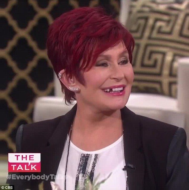 Sharon Osbourne pierde el diente durante programa en vivo