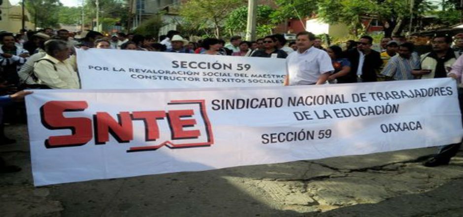 Liberan a 2 maestros retenidos de la Sección 59 Liberan a 2 maestros retenidos de la Sección 59