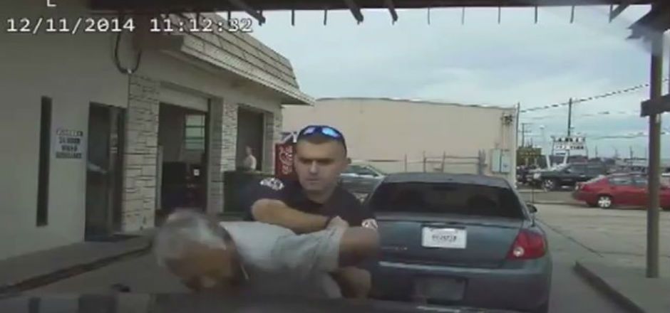 Video muestra otro abuso de la policía en EE.UU. Video muestra otro abuso de la policía en EE.UU.