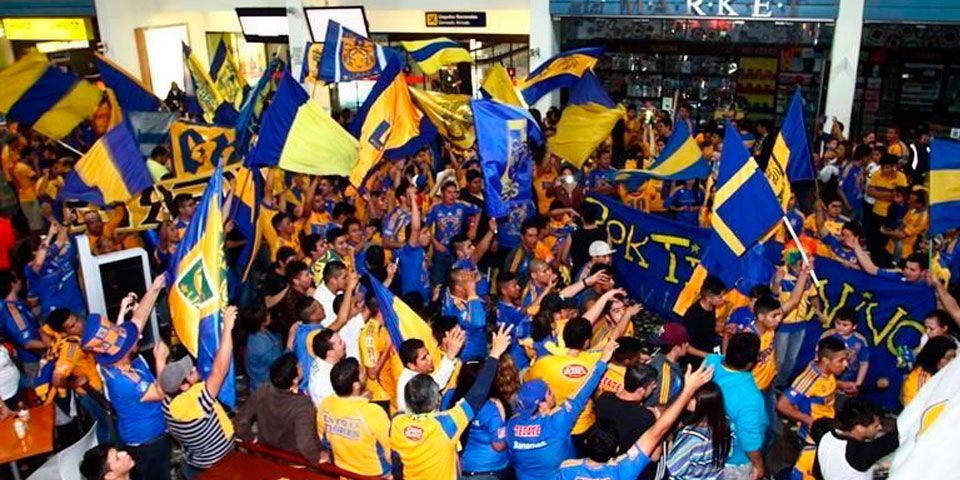 Unos mil aficionados recibieron a Tigres en Monterrey