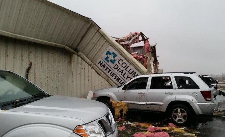 Tornado deja 4 muertos en Misisipi Tornado deja 4 muertos en Misisipi