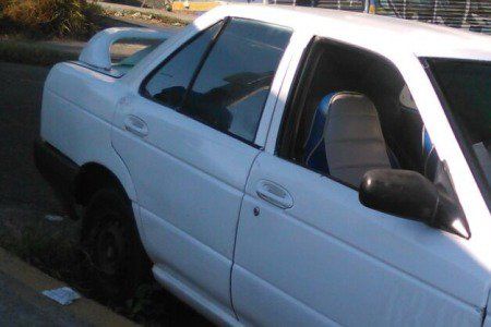 Encuentran cadáver dentro de auto en Acapulco Encuentran cadáver dentro de auto en Acapulco