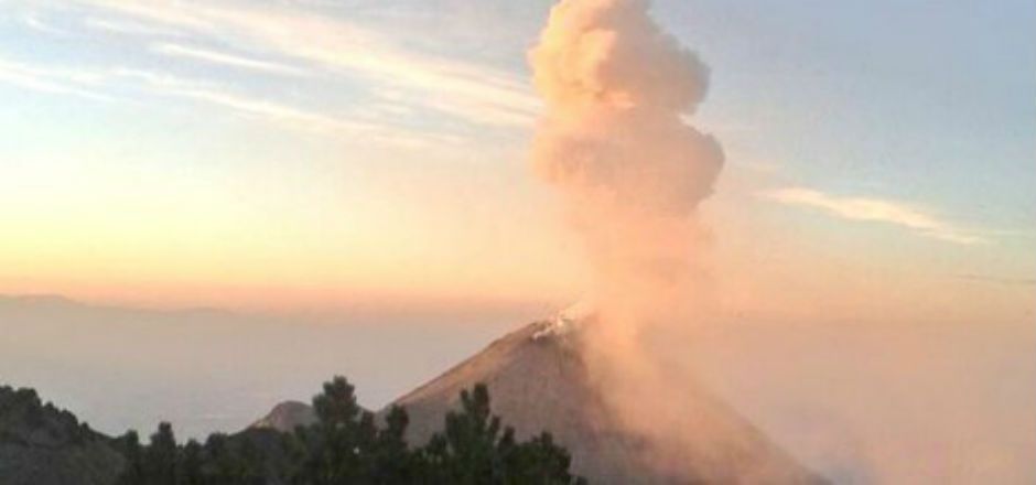 Volcán de Colima registró una nueva exhalación Volcán de Colima registró una nueva exhalación