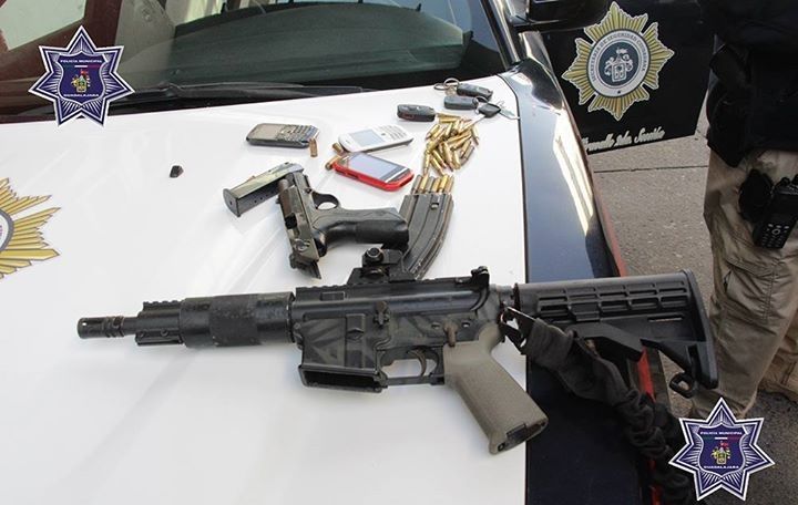 Detienen a dos sujetos que viajaban con armas largas Guadalajara