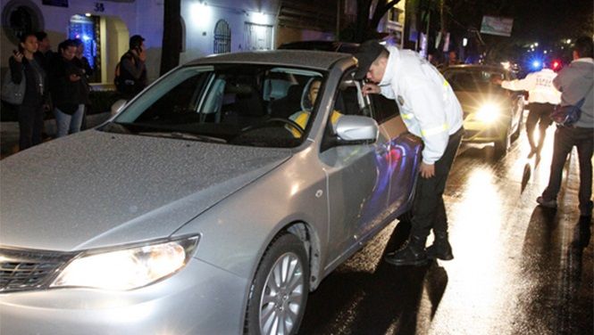 Detienen a coyotes que vendían amparos para no ir al ‘Torito’