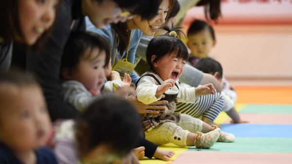 Alerta en Japón por escasez de bebés
