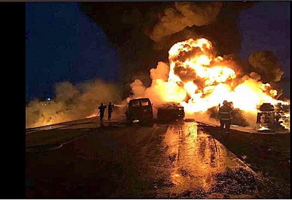 Explota pipa cargada de aceite y deja cinco muertos Explota pipa cargada de aceite y deja cinco muertos
