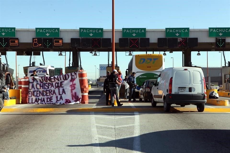 Citarán a director de Capufe por toma de casetas