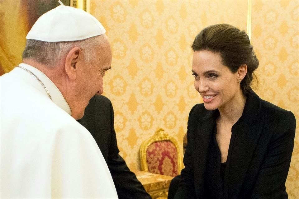 Recibe Papa Francisco a Angelina Jolie Recibe Papa Francisco a Angelina Jolie