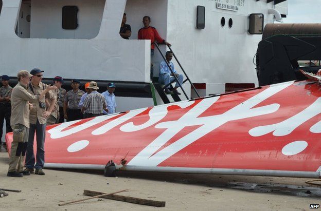 El avión AirAsia QZ8501 “subió demasiado rápido” El avión AirAsia QZ8501 “subió demasiado rápido”