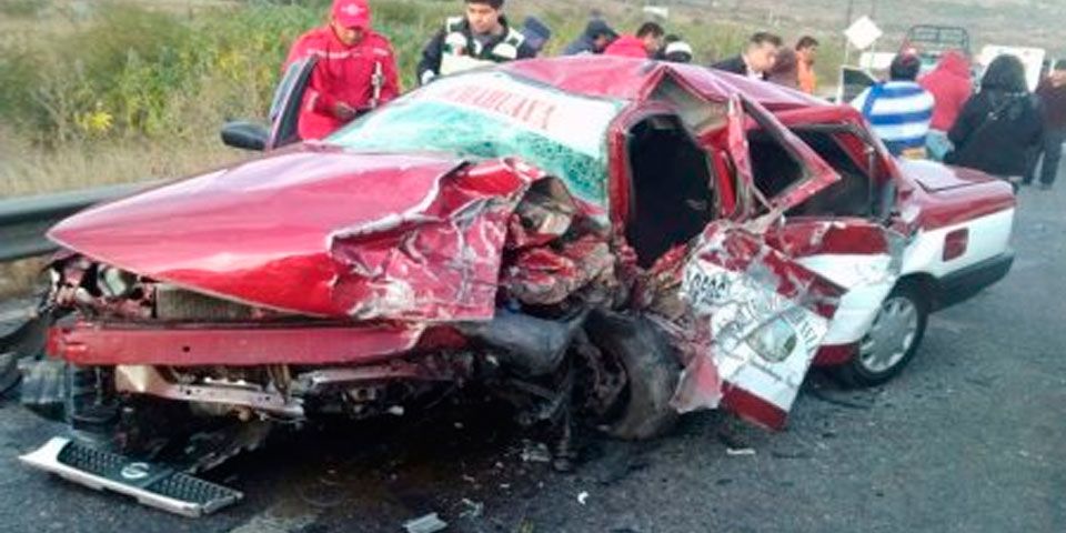 Muere una persona y 4 más resultan heridas en accidente en Oaxaca