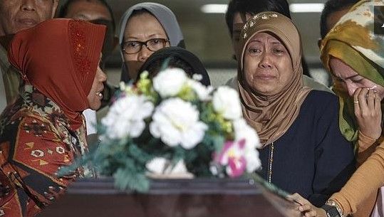 Identifican a la primera víctima del accidente de AirAsia