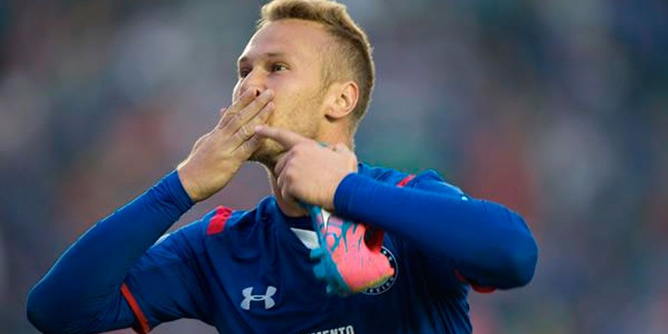 Cruz Azul vuelve a ganar, ahora de local