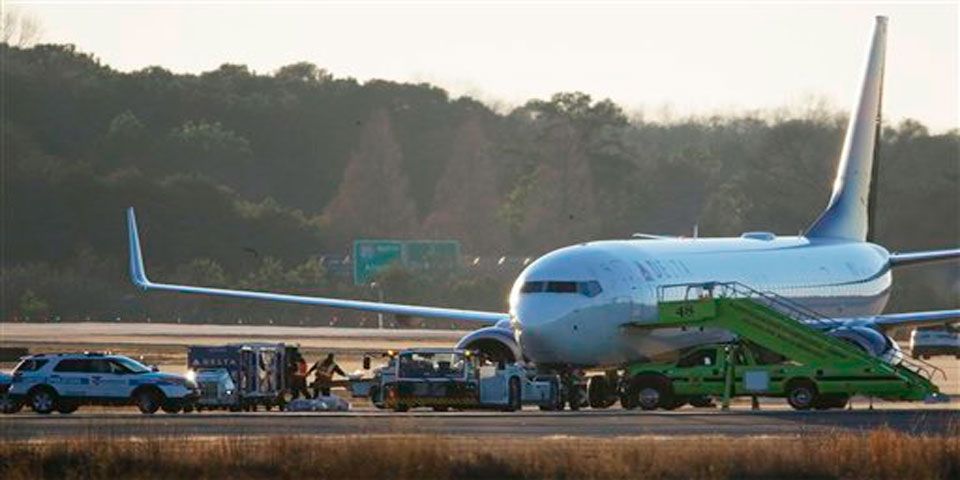 Revisan aviones en Atlanta por amenaza de bomba Revisan aviones en Atlanta por amenaza de bomba