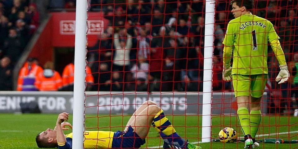 Arsenal fracasa en su asalto por el cuarto puesto Arsenal fracasa en su asalto por el cuarto puesto