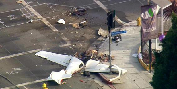 Cae avioneta en suburbio de Los &Aacute;ngeles