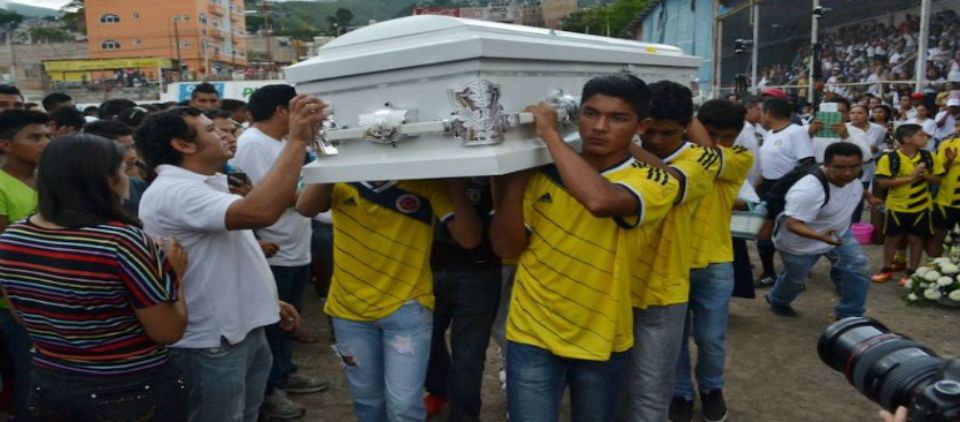 Padres de Los Avispones planean demandar a la PGR