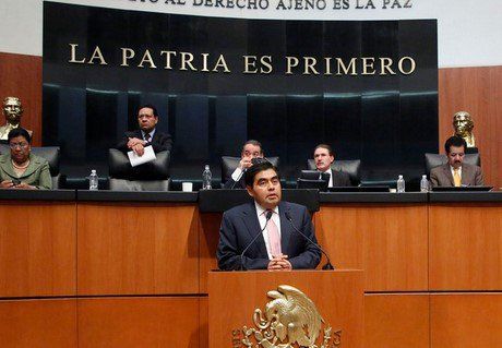 Salida de militantes revela la crisis del PRD: Barbosa