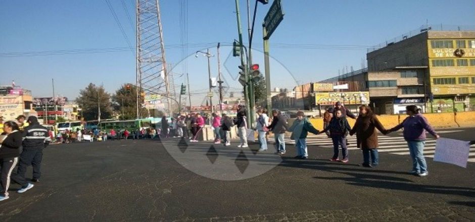 Bloquean calzada Ermita Iztapalapa Bloquean calzada Ermita Iztapalapa