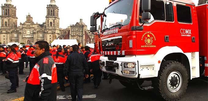 Muere bombero cuando marchaba al Zócalo Muere bombero cuando marchaba al Zócalo