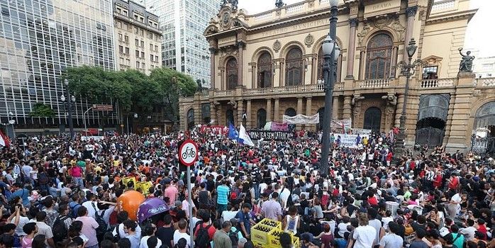 Regresan los brasileños a las calles por alza en transporte Regresan los brasileños a las calles por alza en transporte