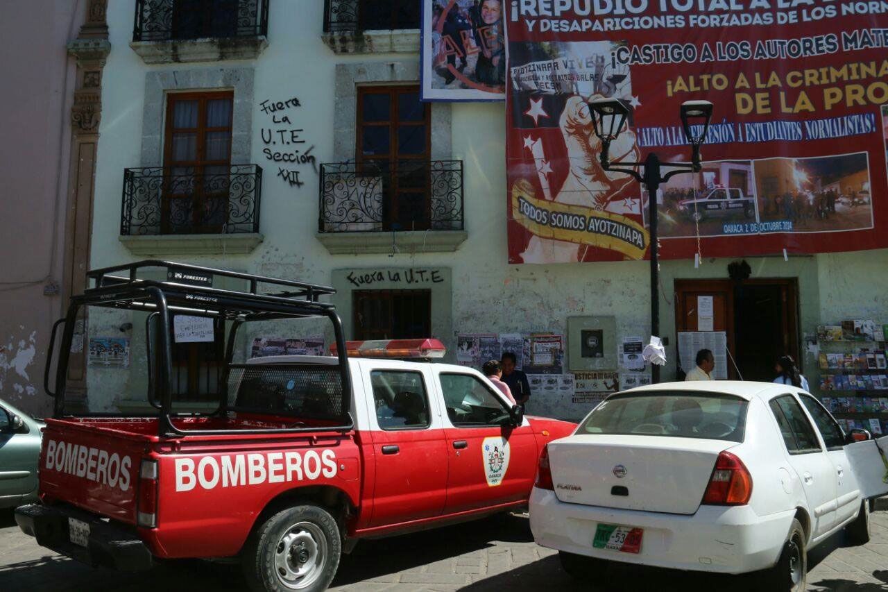 Equipo robado a bomberos por la Sección 22 de Oaxaca asciende a 800 mil pesos Equipo robado a bomberos por la Sección 22 de Oaxaca asciende a 800 mil pesos