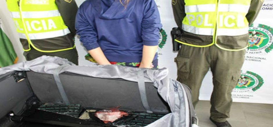 Detienen a mexicana en Colombia con posesión de droga