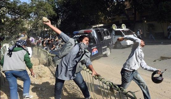 Queman tres iglesias en una protesta contra la revista Charlie Hebdo Queman tres iglesias en una protesta contra la revista Charlie Hebdo