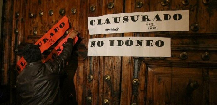 Clausuran de manera simbólica la SEP por reforma educativa Clausuran de manera simbólica la SEP por reforma educativa