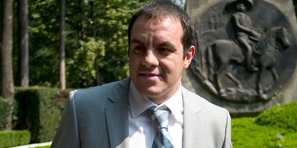 Cuauhtémoc deberá elegir entre el futbol y la política Cuauhtémoc deberá elegir entre el futbol y la política