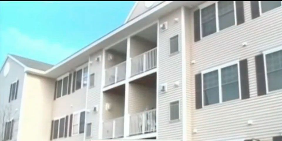 Abandonan a niños de 9 años por meses