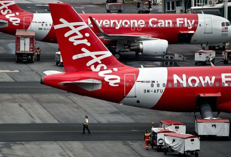 Habrían encontrado la cola del avión de AirAsia Habrían encontrado la cola del avión de AirAsia