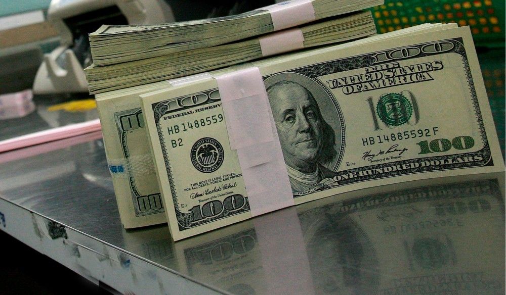 Baja ligeramente la cotización del dólar