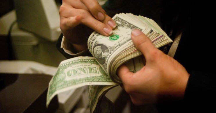 Uber pagará 84 millones de dólares a demandantes - dolares_manejo_-_el_financiero2