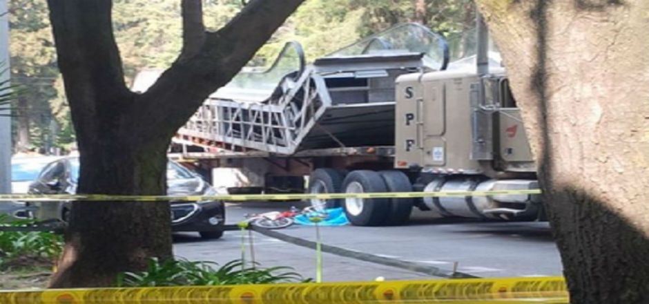 Tráiler atropella y mata a ciclista en Polanco