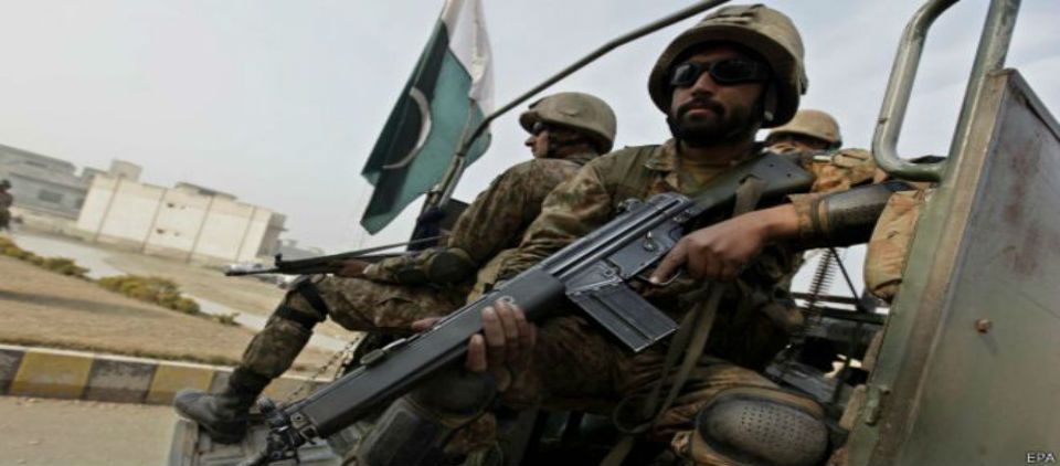 Ejército de Pakistán dice que fuego indio mata a adolescente Ejército de Pakistán dice que fuego indio mata a adolescente