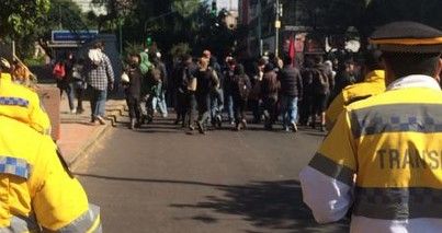 Lanzan petardos contra la Embajada de España Lanzan petardos contra la Embajada de España