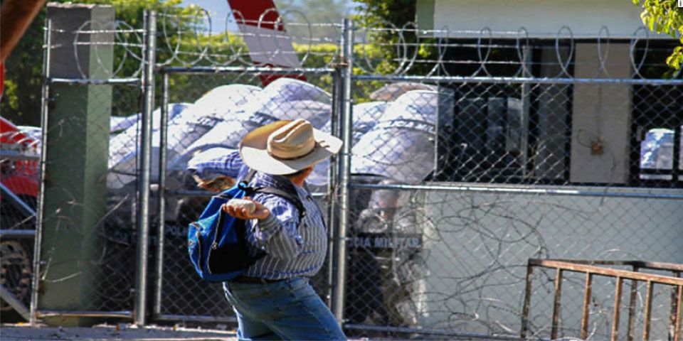 Once heridos en enfrentamiento con familiares de normalistas: Sedena