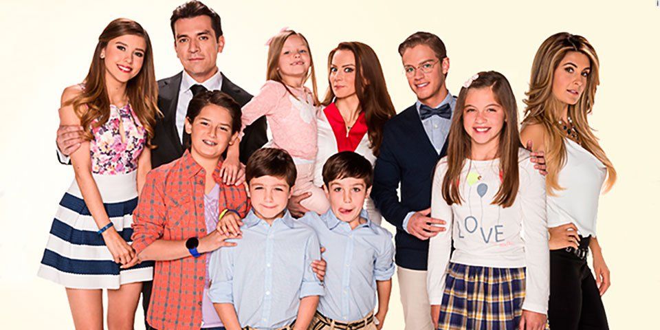 Elenco de “Mi coraz&oacute;n es tuyo” convivi&oacute; con hijos de los voceadores de M&eacute;xico